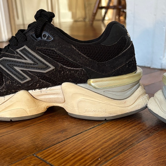New Balance 9060 Black and Cream Sneakers - Picture 4 of 13